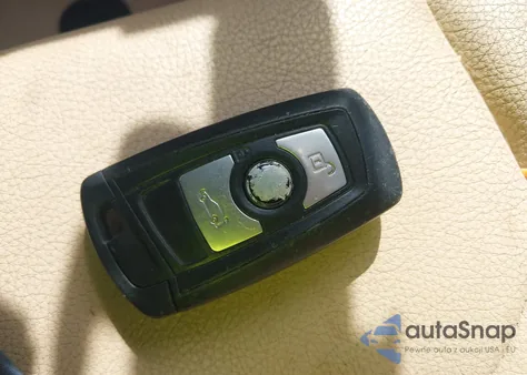 2015 BMW 320I xDrive z USA, uszkodzony, nr VIN WBA3C3C58FK201748